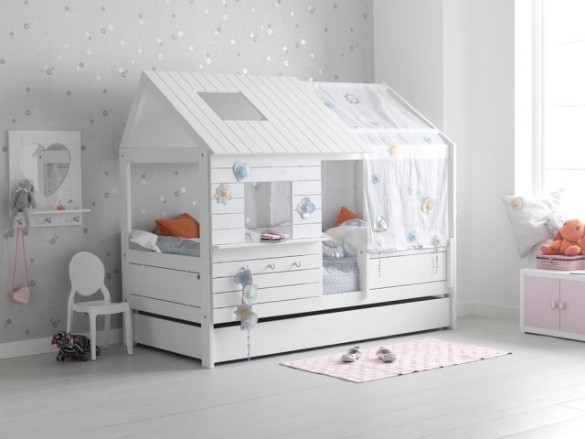 Кровать-домик – идеальная мебель для детской комнаты